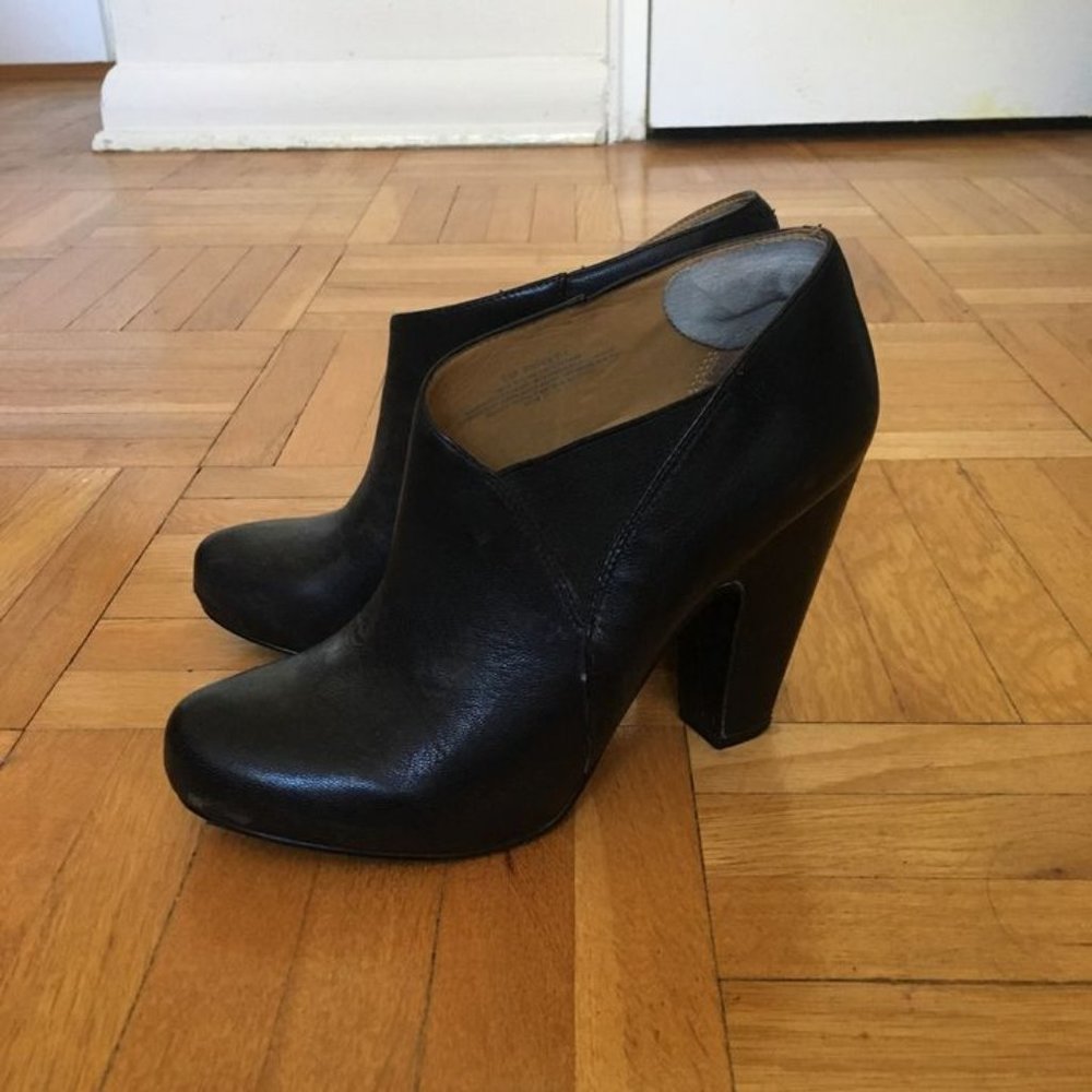 GUC Nine West Leather Booties